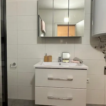 Gemuetliche Seeblickwohnung Lara *
