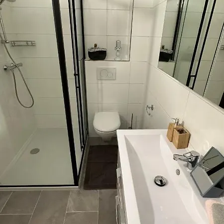 Gemuetliche Seeblickwohnung Lara 아파트