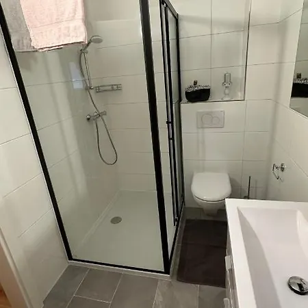 Gemuetliche Seeblickwohnung Lara Apartment